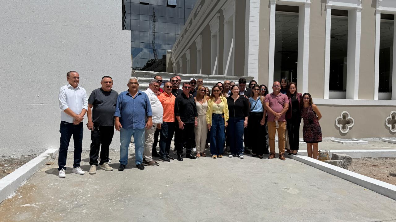 Presidente da CMJP realiza visita técnica nas obras da nova sede e prevê entrega para abril